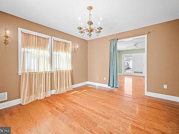 3rd image of 106 Chingarora Ave
