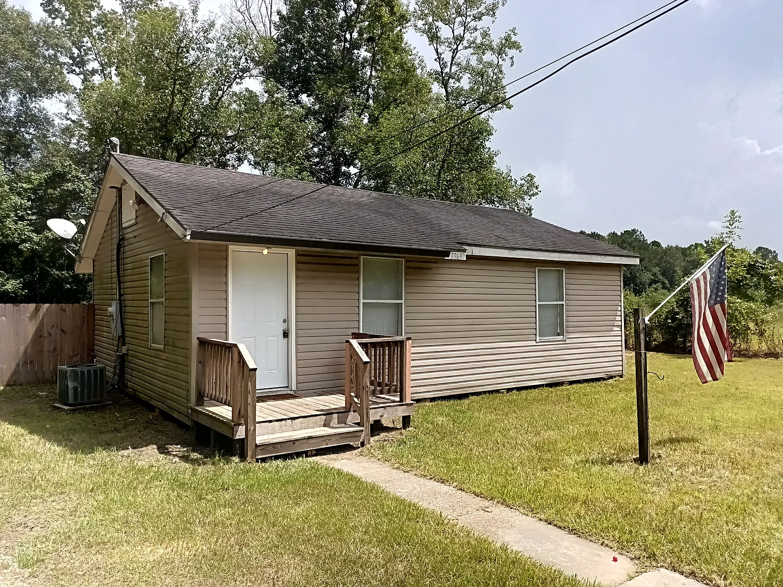 2 bed, 768 sqft, $700 — Photo 1