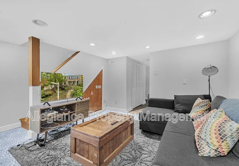 525 E Alexandria Ave — Photo 17