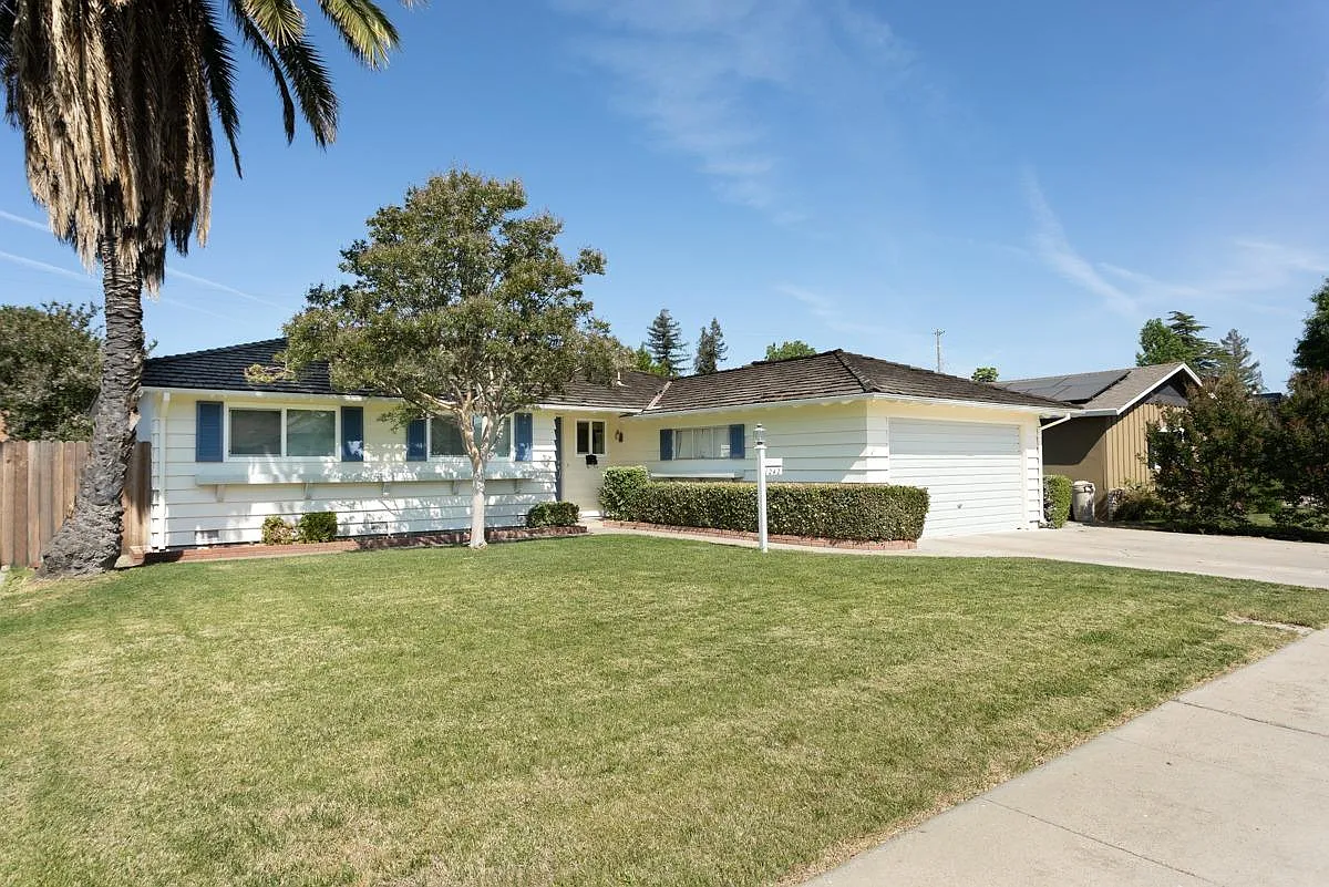 1242 Stafford Way photo 1