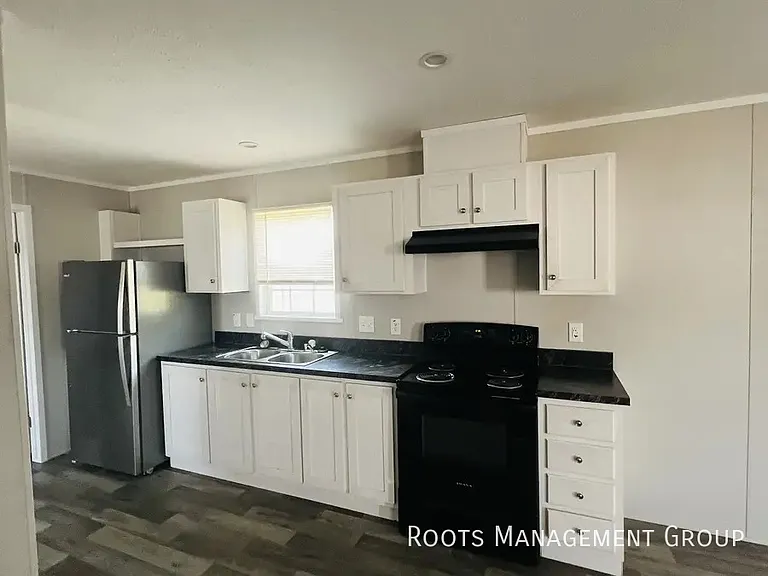 E9 Meadows Ct #E9 — Photo 1