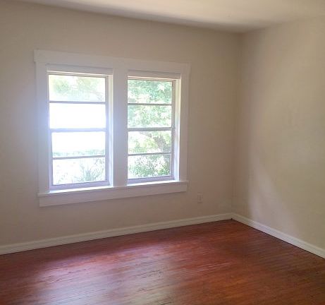 4th image of 619 S Central Ave