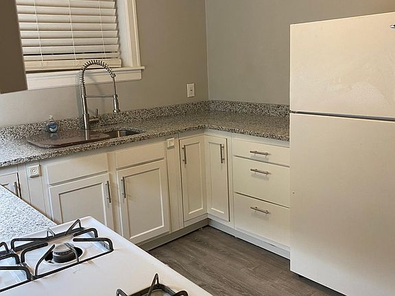 4th image of 221 Glendale Ave #1