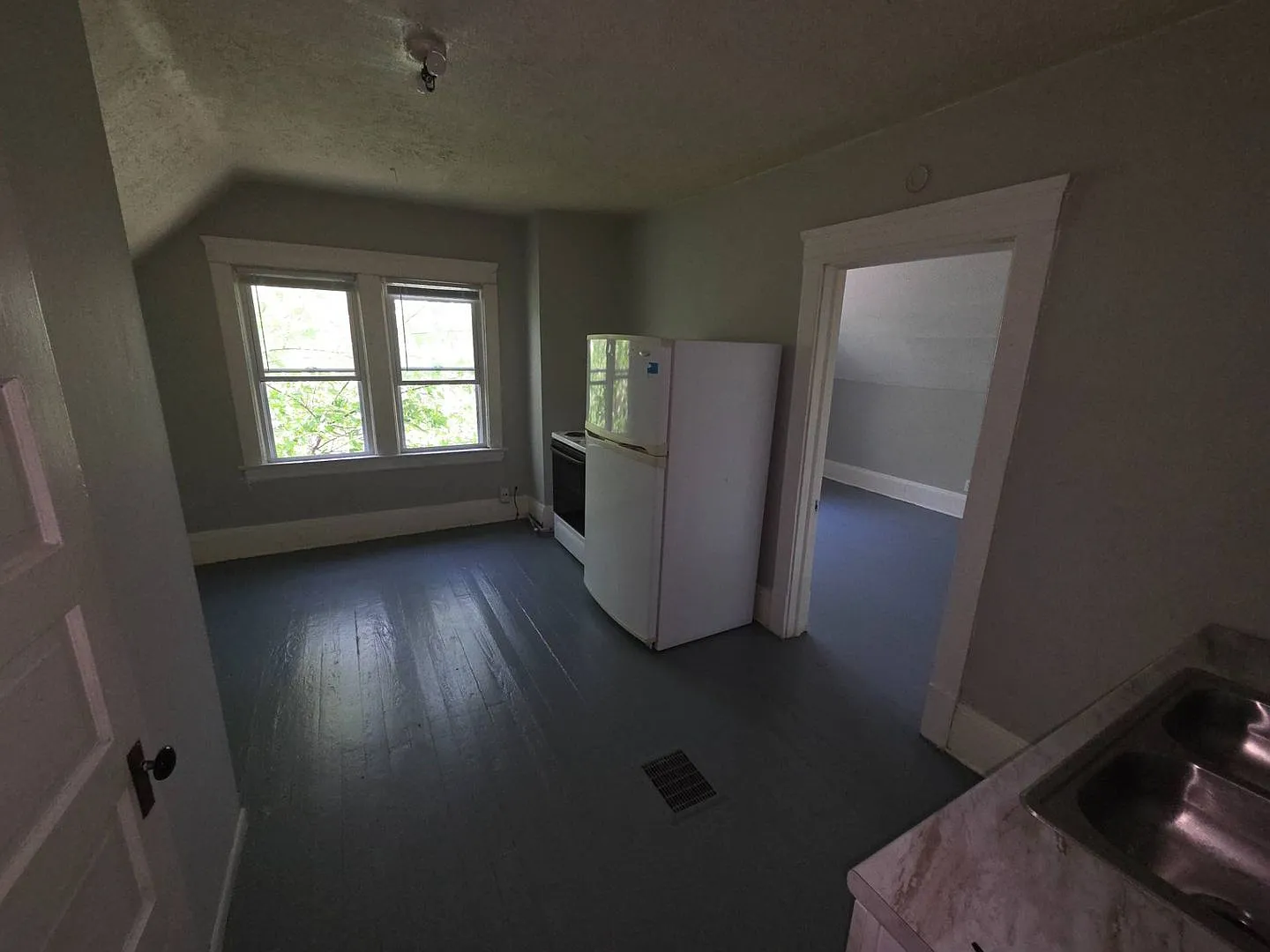 3658 E 54 ST — Photo 3