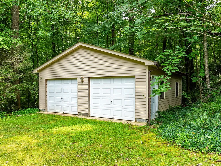 102 Arbor Ln — Photo 43