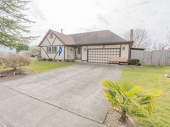 2nd image of 135 Alturas Dr