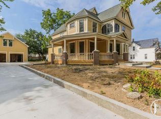 232 W 16th St, Holland, MI 49423