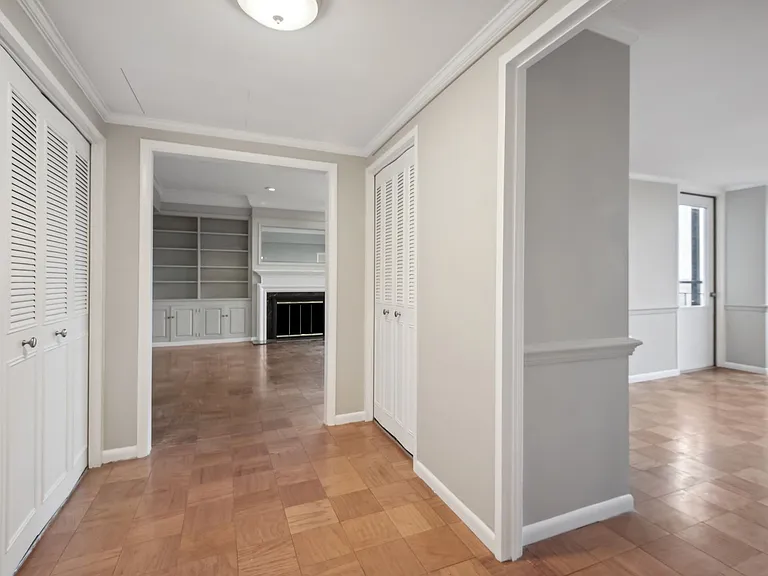 10401 Grosvenor Pl #1624 — Photo 4