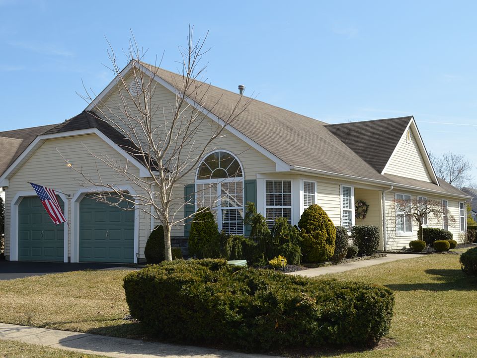 1st image of 2483 Woodbine Ln