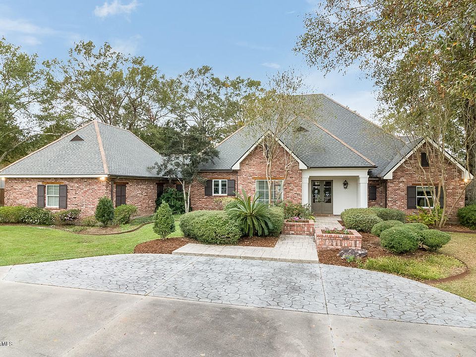 1st image of 1025 Bayou Bend Cir