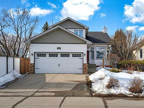 3rd image of 228 E Riverside Close SE