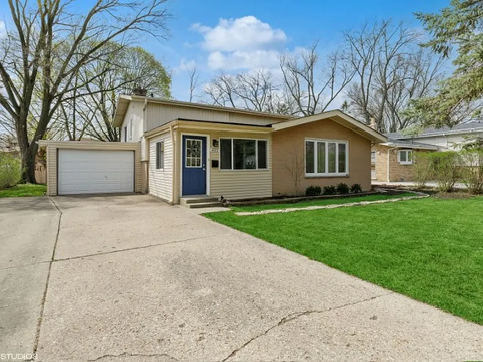 403 E Lake Ave