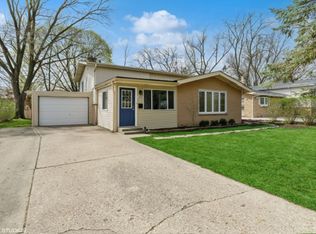 403 E Lake Ave, Glenview, IL 60025