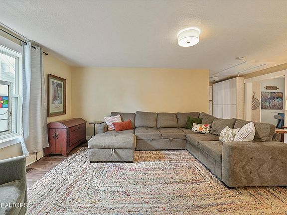 4th image of 508 Cedar Ave