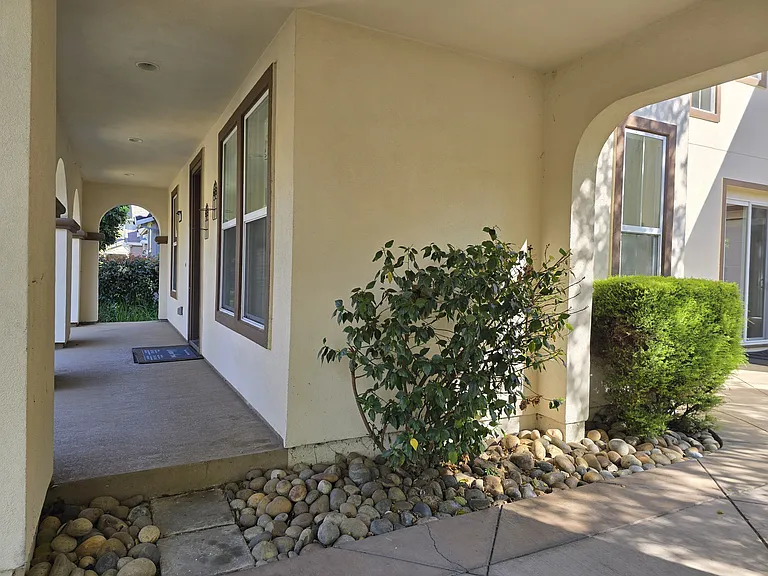 626 W La Canada Ave — Photo 7