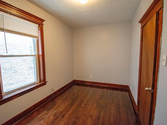 3rd image of 723 N Trumbull Ave Room 1