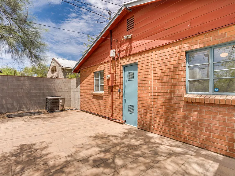 1120 E Waverly St — Photo 33