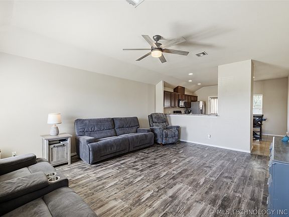 5th image of 14708 S Hickory Cir