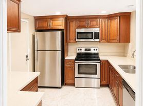 10777 W Sample Rd, Pompano Beach, FL
