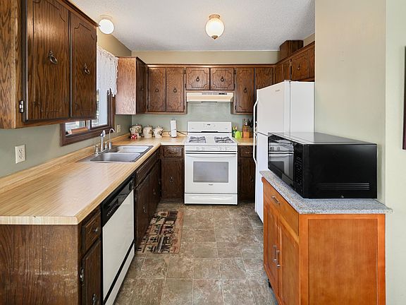 5th image of 805 2nd Ave S