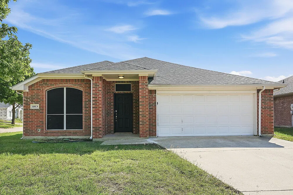 4 bed, 2.0 bath, 1888 sqft, $2,400 — Photo 1