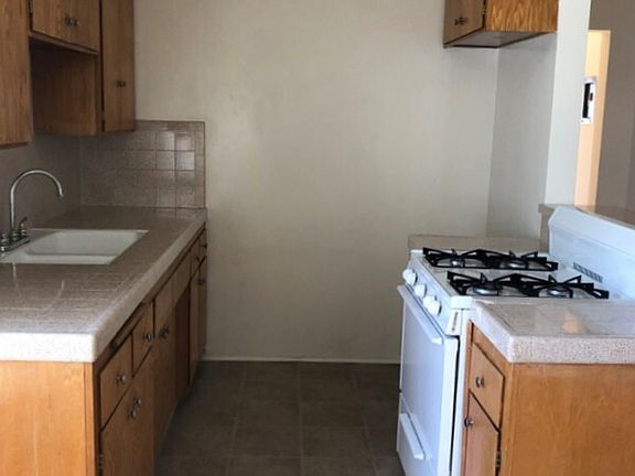 4th image of 1537 Torrance Blvd #1