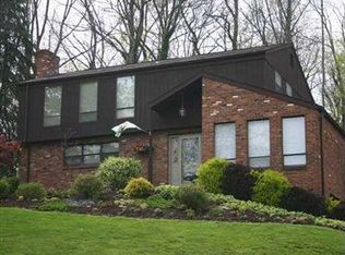 605 Robinhood Ln, Mcmurray, PA 15317