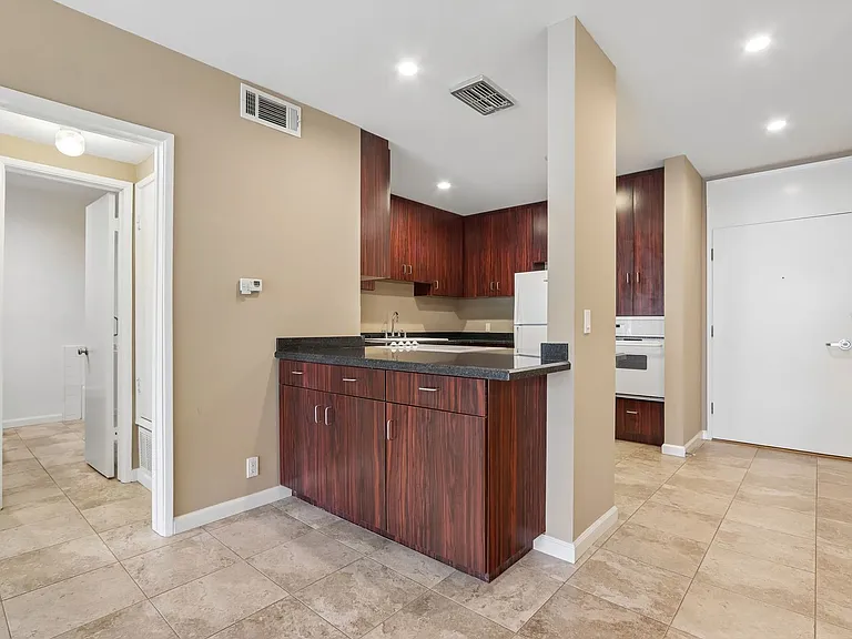 116 N Wetherly Dr — Photo 10