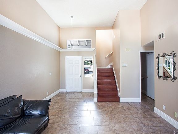 3rd image of 2454 Saratoga Ln