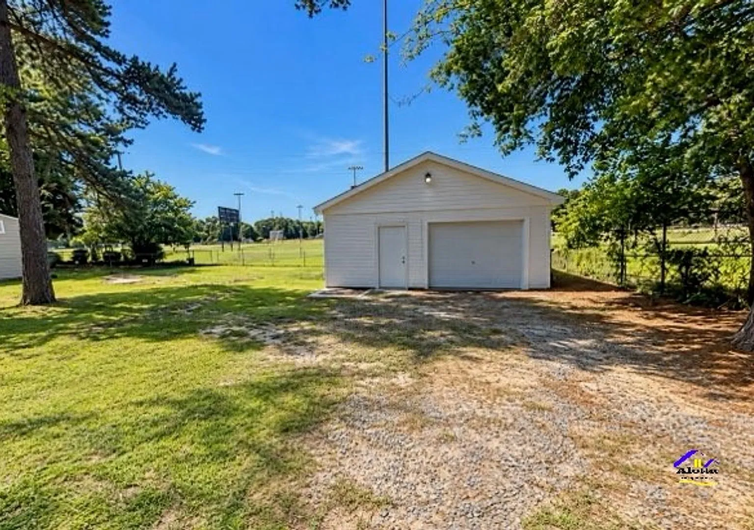 3111 Marita Dr — Photo 2