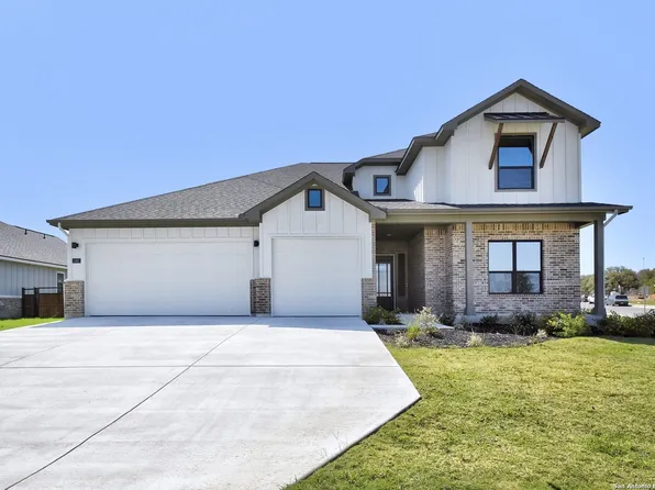141 W Magnolia Cir, La Vernia, TX 78121