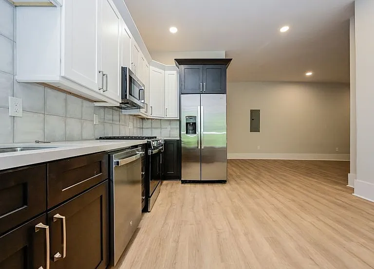 616 Linwood Ave NE #A — Photo 2