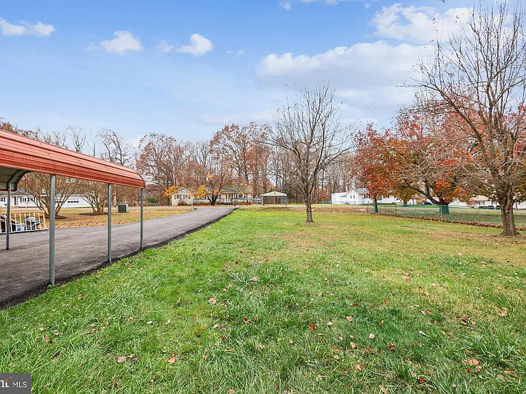 4250 Piper Ln — Photo 6