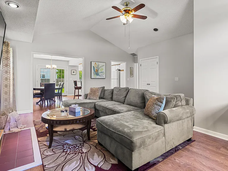 913 W Eads St — Photo 4