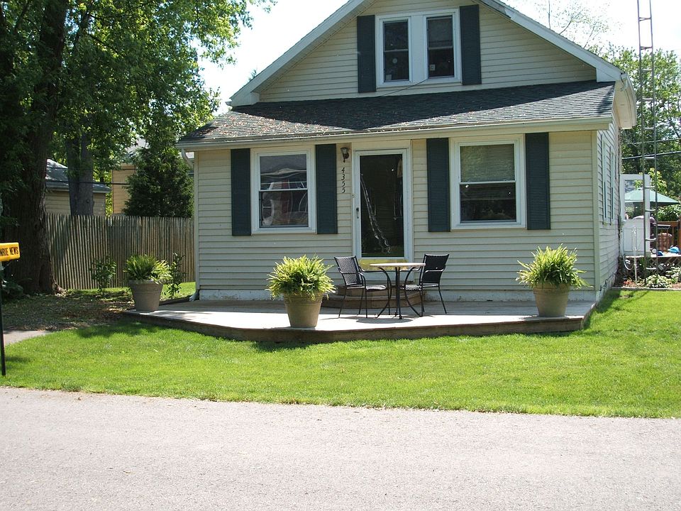 4355 Fourth St - Front
