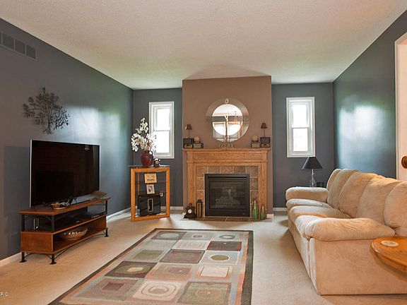 5th image of 4039 Heights Ln