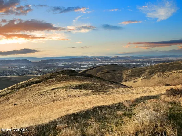 Nka Barrs Rd, Yakima, WA 98901