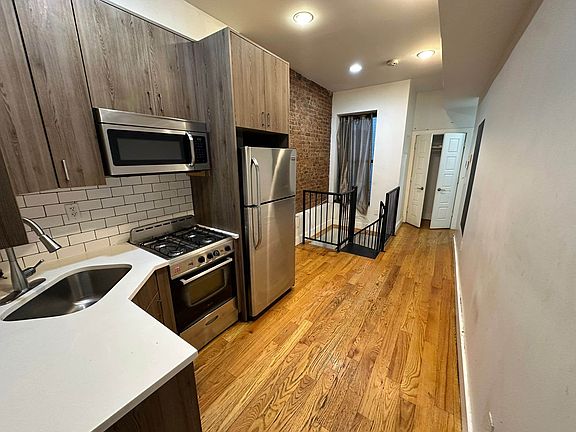 2nd image of 487 Chauncey St APT 1L