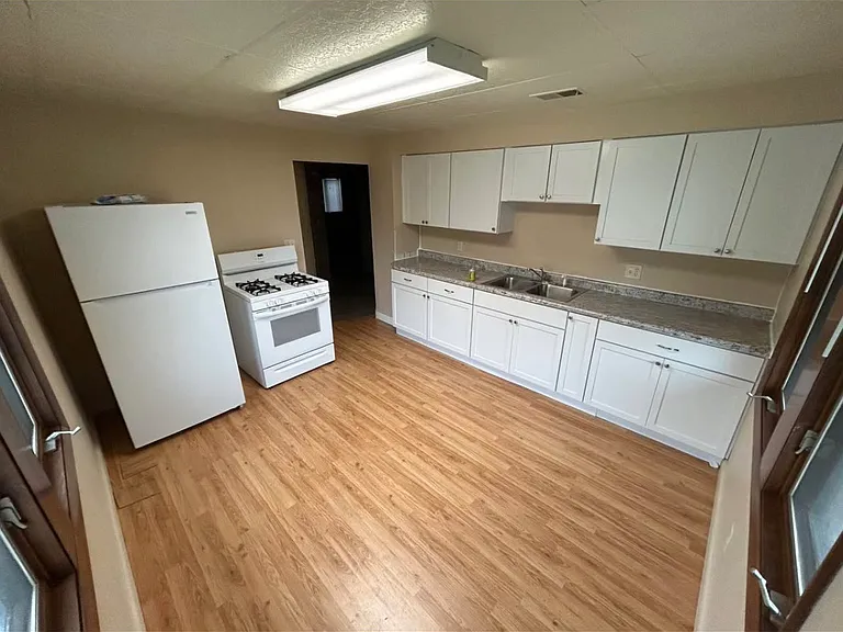 1429 Ohio St — Photo 14