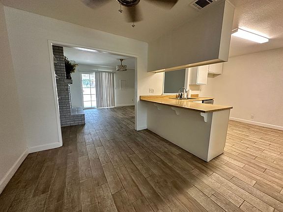4th image of 27049 Cypress St