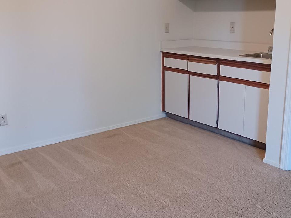 2nd image of 5121 Garfield Ave #23