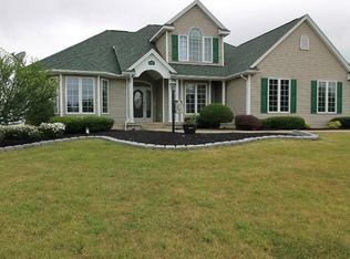 4 Stream View Ln, Lancaster, NY 14086