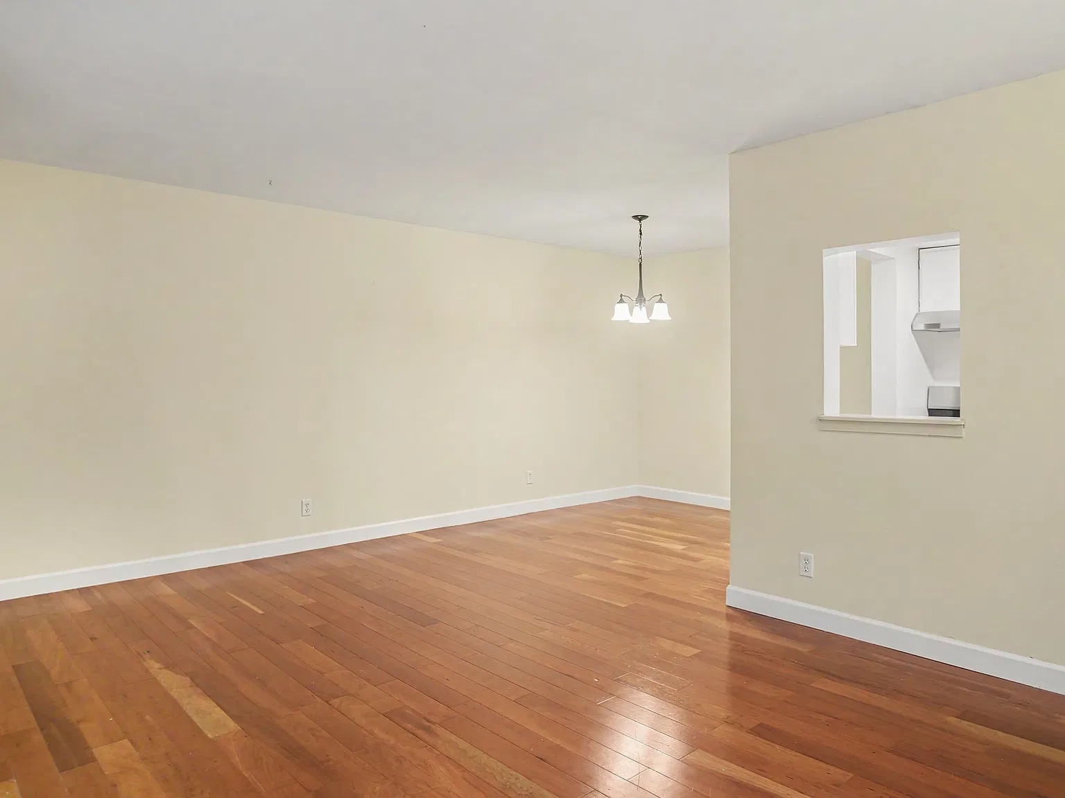 2 bed, 1004 sqft, $1,975 — Photo 4