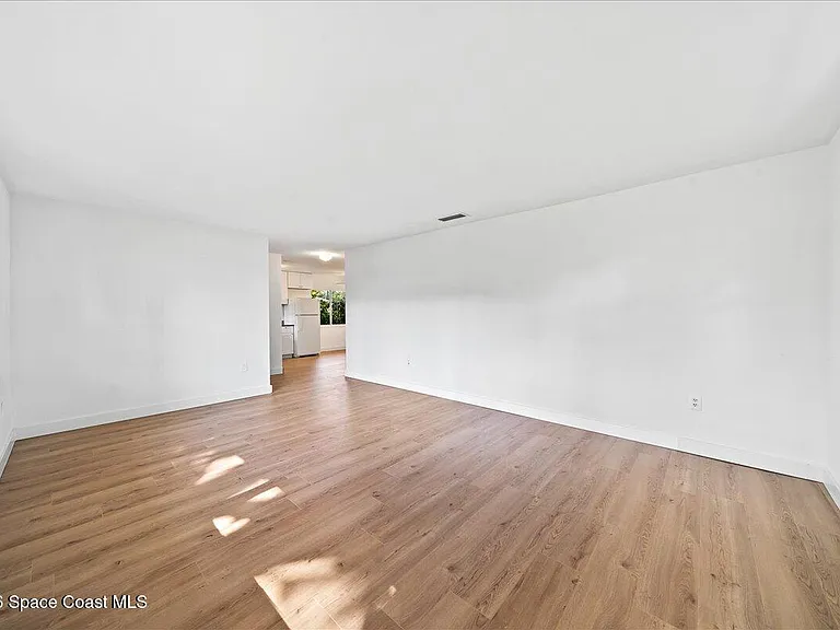 935 S Tropical Trl — Photo 7