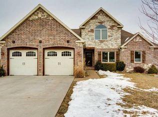 1537 W Porterfield Dr, Nixa, MO 65714