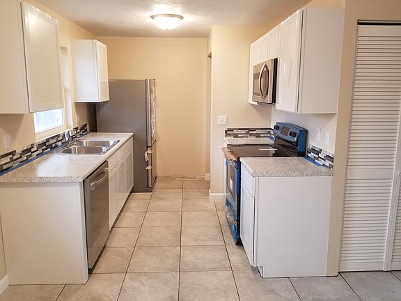 3rd image of 1520 4th St