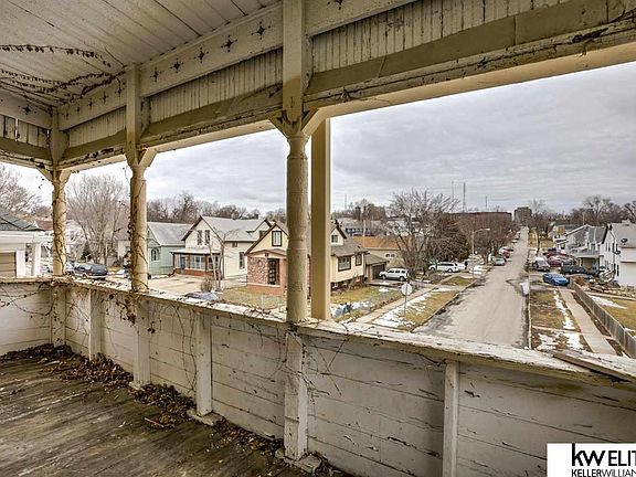 3rd image of 2525 Rees St