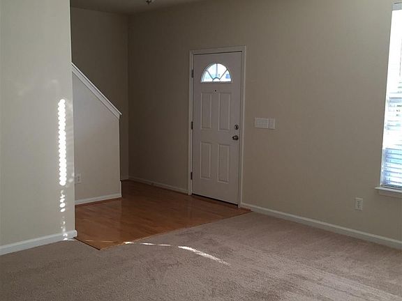 2nd image of 12 Crescent Hill Ct