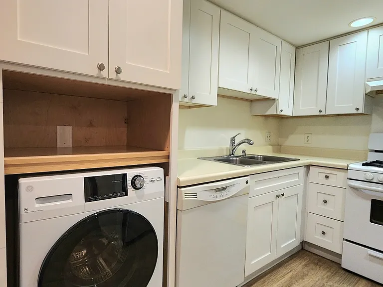 960 16th St #3 — Photo 7