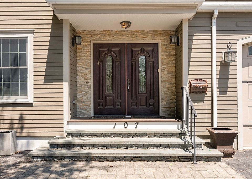 1st image of 107 Rowe St